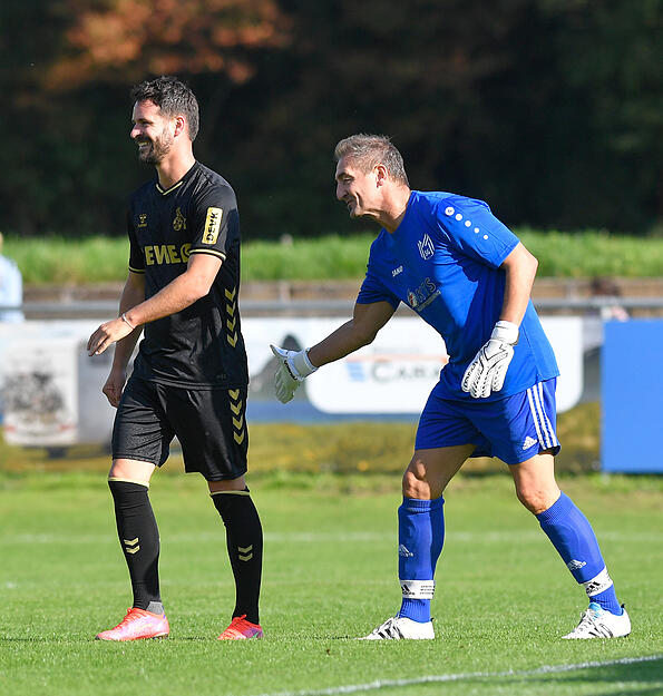Beim Benefizspiel in Heilbronn siegte die Traditionself des 1. FC Köln mit 10:5 gegen die Unterländer Legenden.