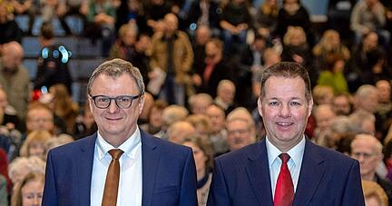 Weinsbergs Bürgermeister Stefan Thoma (links) und Herausforderer Lutz Ronneburg beim Stimme-Forum kurz vor der Wahl am 2. Februar 2020. Am Dienstag sahen sie sich vor dem Verwaltungsgerichtshof in Mannheim wieder.
Foto: Archiv/Berger Weinsbergs Bürgermeister Stefan Thoma (links) und Herausforderer Lutz Ronneburg beim Stimme-Forum kurz vor der Wahl am 2. Februar 2020. Am Dienstag sahen sie sich vor dem Verwaltungsgerichtshof in Mannheim wieder.
Foto: Archiv/Berger