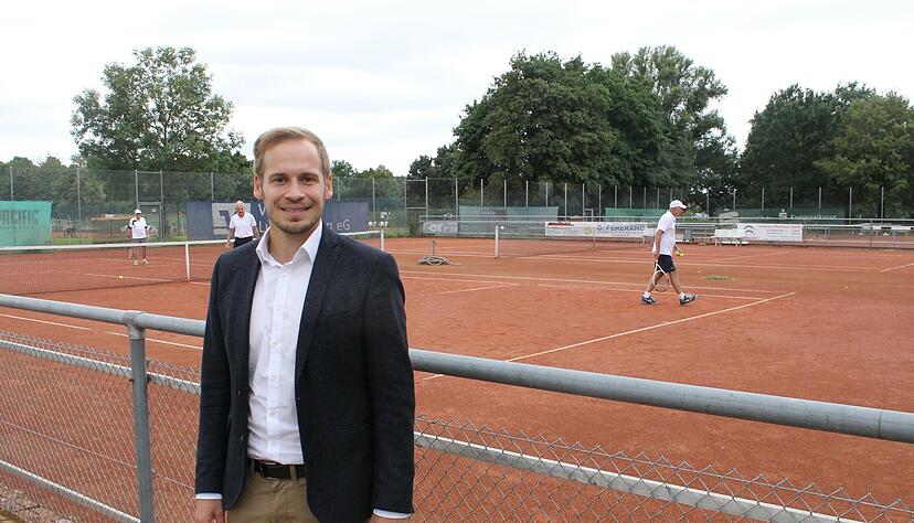 Thomas Utz ist der Bundestagskandidat der SPD im Wahlkreis 266 Neckar-Zaber für die Wahl am 26. September. Utz ist Zweiter Vorsitzender des TC Murr.
Foto: Römer Thomas Utz ist der Bundestagskandidat der SPD im Wahlkreis 266 Neckar-Zaber für die Wahl am 26. September. Utz ist Zweiter Vorsitzender des TC Murr.
Foto: Römer