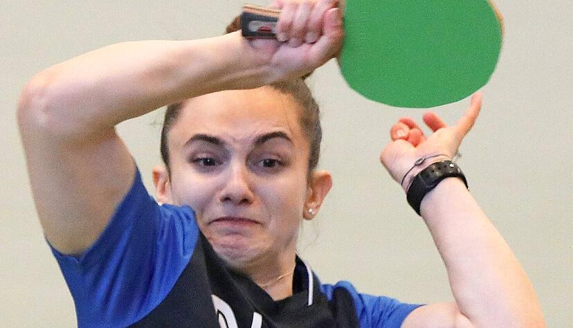 "Blau finde ich besser", sagt Simona Horvathova über ihren grünen Belag.