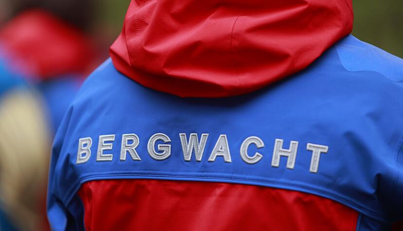 Zwei Wanderinnen sind von der Bergwacht in Neidlingen (Landkreis Esslingen) aus einem Abhang gerettet worden. (Symbolbild)