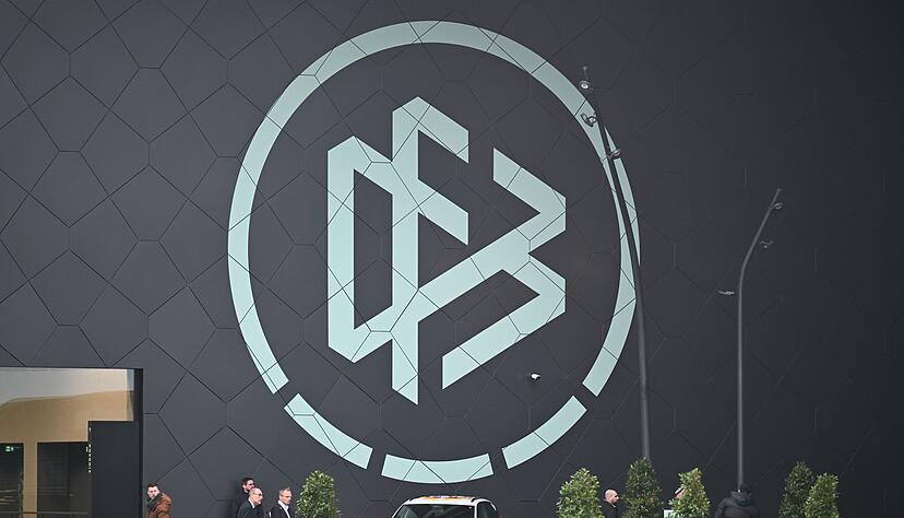 Der DFB ist bei der Gr&uuml;ndung eines Ligaverbandes wom&ouml;glich au&szlig;en vor. (Archivbild)