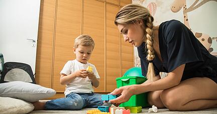 Bleibt die Kita wegen eines Streiks zu, müssen Eltern die Kinderbetreuung anderweitig organisieren. Bleibt die Kita wegen eines Streiks zu, müssen Eltern die Kinderbetreuung anderweitig organisieren.