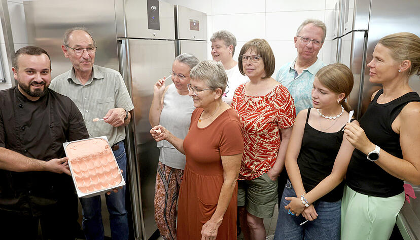 Mit Eismacher Gabriele Ruggiero im Eislabor.