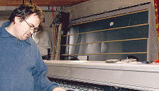 Roland Oettinger druckt in seiner Werbeagentur Plakate. Auch zwischen Weihnachten und Neujahr gibt es einiges zu tun. Roland Oettinger druckt in seiner Werbeagentur Plakate. Auch zwischen Weihnachten und Neujahr gibt es einiges zu tun.