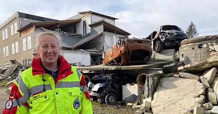 Susi Tismer ist zurück aus dem Katastrophengebiet. Hier steht sie vor einem Übungsgelände im "Training Center Retten und Helfen" in Mosbach-Neckarelz. Ihr Arbeitgeber habe sie sofort für den Einsatz in der Türkei freigestellt.
Foto: Heike Kinkopf Susi Tismer ist zurück aus dem Katastrophengebiet. Hier steht sie vor einem Übungsgelände im "Training Center Retten und Helfen" in Mosbach-Neckarelz. Ihr Arbeitgeber habe sie sofort für den Einsatz in der Türkei freigestellt.
Foto: Heike Kinkopf