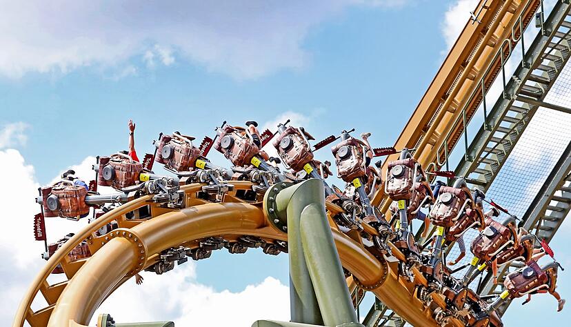 Besonders Achterbahnen wie die 2020 eröffnete "Hals über Kopf" ziehen Tripsdrill-Besucher an. Bis Ende des Jahres rechnet man mit der Rekordzahl von 850. 000 Gästen − trotz der schon 2023 bei über 40 Euro liegenden Eintrittspreise. Foto: Archiv