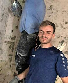 Auch viele jungen Menschen helfen im Flutgebiet mit. Auch viele jungen Menschen helfen im Flutgebiet mit.