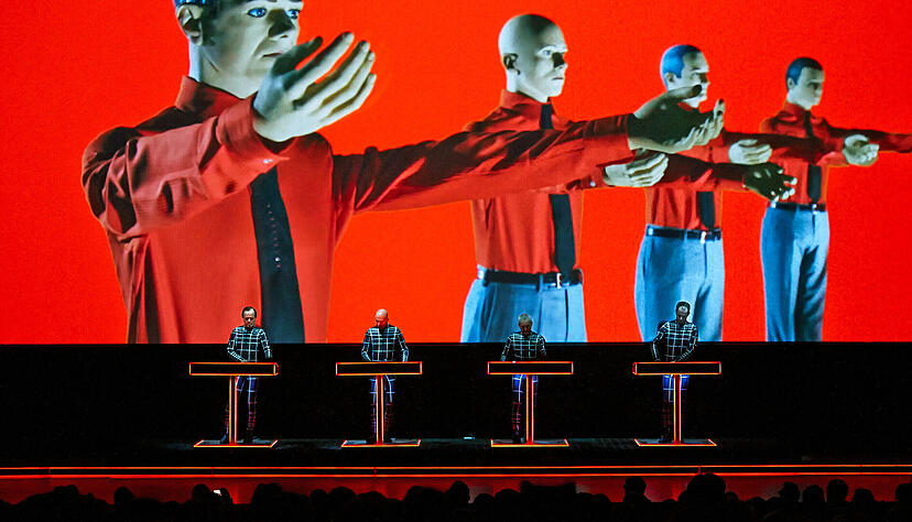 Die Videos zu den Songs von Kraftwerk sind ausgefeilt und legend&auml;r, hier "Die Roboter", das bei den Jazzopen als Zugabe gespielt wurde.