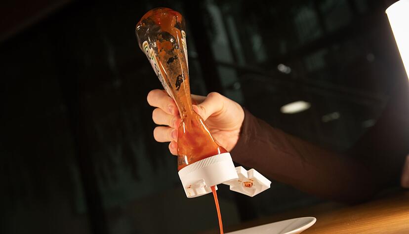 Fazit: Es kommt wieder Ketchup aus der Flasche, ein paar Reste bleiben trotzdem zurück. Fazit: Es kommt wieder Ketchup aus der Flasche, ein paar Reste bleiben trotzdem zurück.