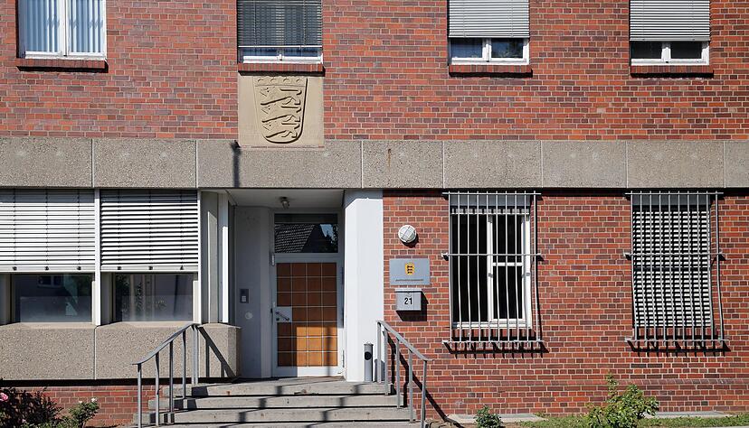 Heilbronn, Steinstra&szlig;e 21: Vollzugsbeamte werden im Gef&auml;ngnis nicht kontrolliert. Der Staat setzt Vertrauen in seine Bediensteten.
Foto: Andreas Veigel