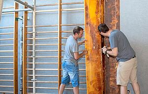 Wie sieht der bisherige Unterbau aus? Die Stirnseiten erhalten neue Prallw&auml;nde, die Sprossenw&auml;nde werden verkleidet.