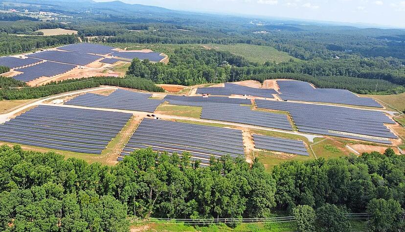 Hep ist Spezialist für die Entwicklung, die Errichtung und den Betrieb von Solarparks weltweit. Hep ist Spezialist für die Entwicklung, die Errichtung und den Betrieb von Solarparks weltweit.