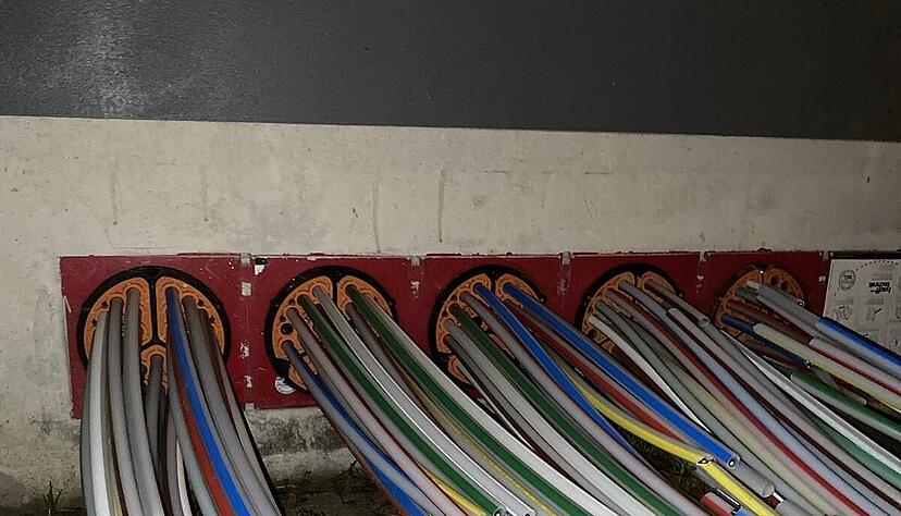 Glasfaserkabel sorgen f&uuml;r den derzeit schnellstm&ouml;glichen Datenfluss im Internet. Die Heilbronner tun sich mit der Entscheidung trotzdem nicht leicht. Nun haben Unbekannte mutwillig Faserleitungen der Deutschen Giganetz zerst&ouml;rt.