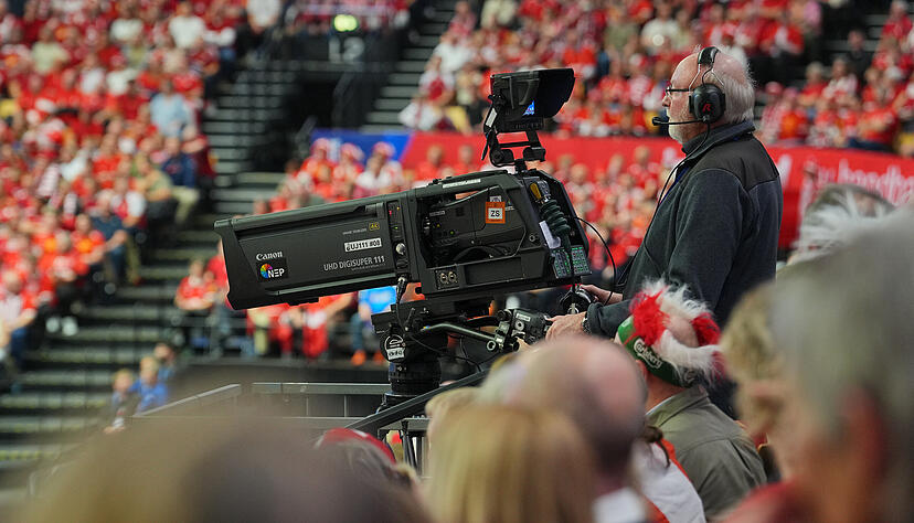Die Fernsehübertragungen der Spiele bei der Frauen-Weltmeisterschaft in Deutschland und den Niederlanden sorgen weiterhin für Diskussionen. (Symbolfoto) Die Fernsehübertragungen der Spiele bei der Frauen-Weltmeisterschaft in Deutschland und den Niederlanden sorgen weiterhin für Diskussionen. (Symbolfoto)