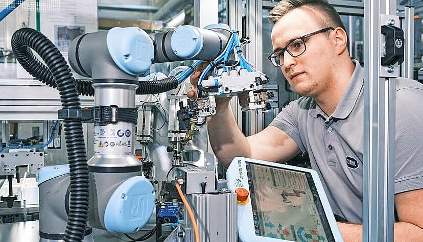 Für das laufende Jahr prognostiziert der Vorstand weiterhin ein Wachstum des Konzernumsatzes auf 335 bis 350 Millionen Euro. Für das laufende Jahr prognostiziert der Vorstand weiterhin ein Wachstum des Konzernumsatzes auf 335 bis 350 Millionen Euro.