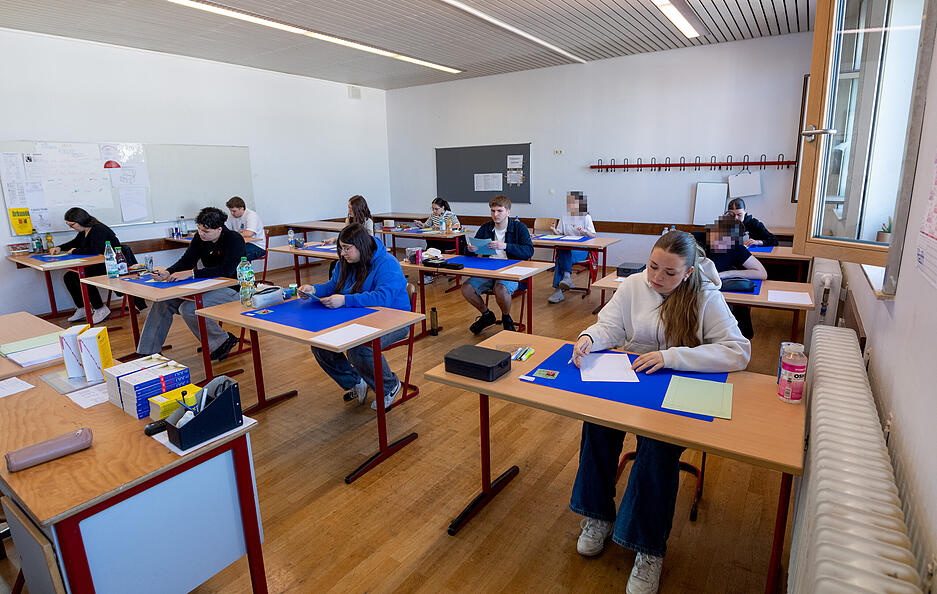 Nach unzähligen Stunden der Vorbereitung geht es nun los: Die Deutschprüfungen sind als erstes gesetzt, letztes Prüfungsfach ist Chemie am 21. Mai. Nach unzähligen Stunden der Vorbereitung geht es nun los: Die Deutschprüfungen sind als erstes gesetzt, letztes Prüfungsfach ist Chemie am 21. Mai.