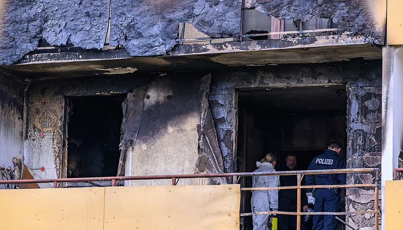 Die Kriminalpolizei will die Ursache des Brandes kl&auml;ren, bei dem drei Menschen ums Leben kamen.