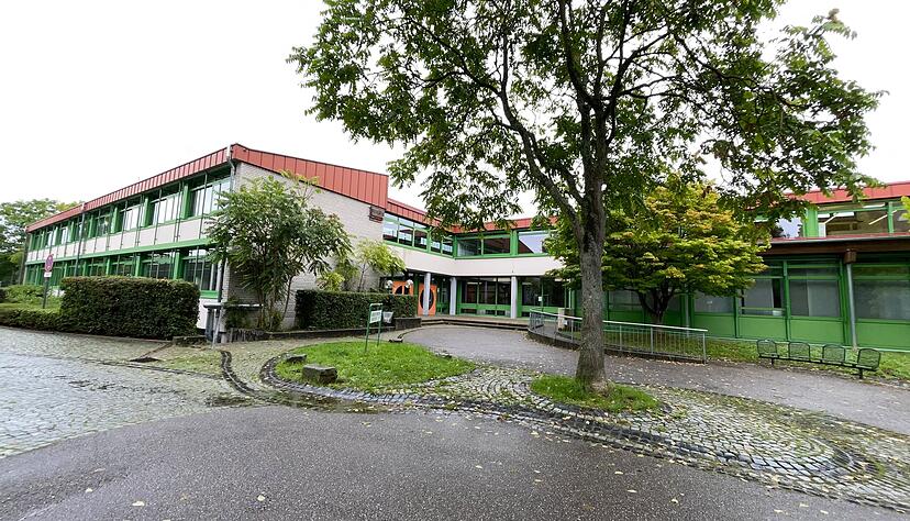 Das Gerüst ist abgebaut und das Schulgebäude des Herzog-Christoph-Gymnasiums in Beilstein wieder frei zugänglich.