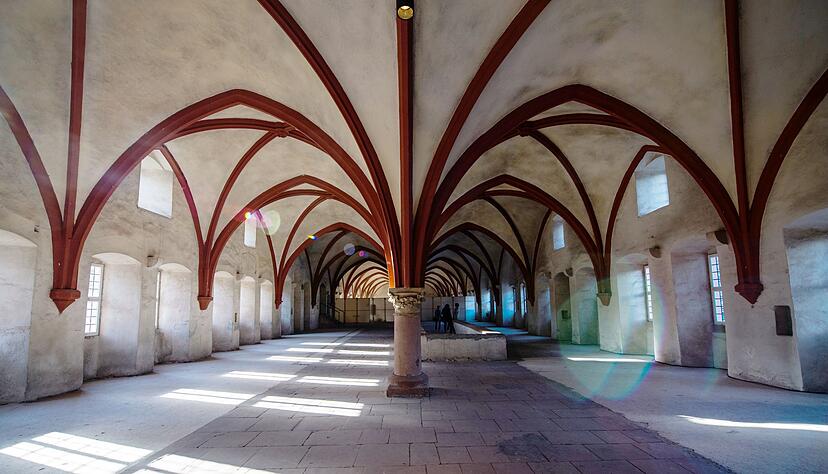 Das Kloster Eberbach ist zugleich ein Touristenmagnet und Hessens Staatsweingut. (Archivbild)
