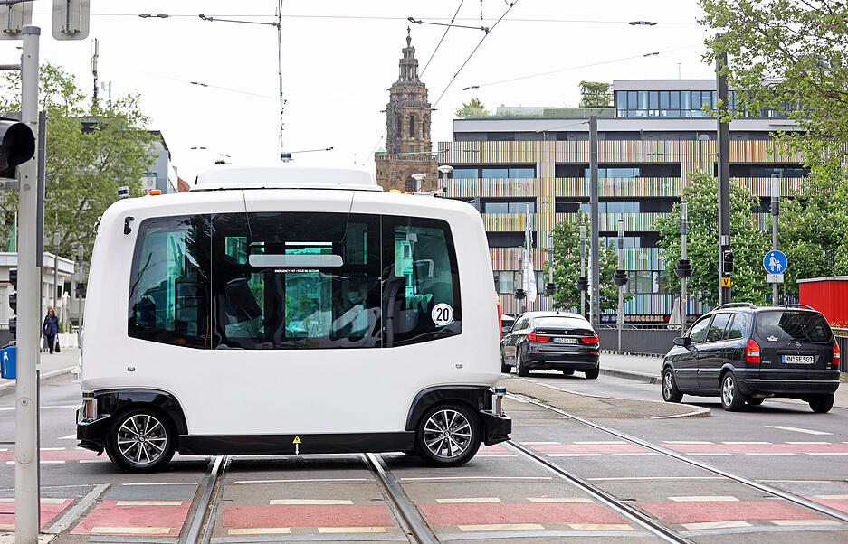 Probefahrt autonomes Bus-Shuttle auf der Bahnhofstraße Heilbronn Probefahrt autonomes Bus-Shuttle auf der Bahnhofstraße Heilbronn