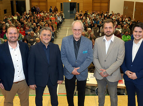 Die f&uuml;nf Kandidaten, die B&uuml;rgermeister in Jagsthausen werden wollen, beim Stimme-Wahlforum (von links): Jonas Egner, Tanino Bellanca, Dirk Hansen, David Janz und Marlon Schnur.