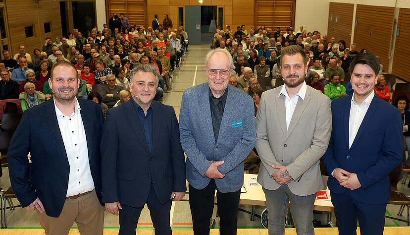 Die f&uuml;nf Kandidaten, die B&uuml;rgermeister in Jagsthausen werden wollen, beim Stimme-Wahlforum (von links): Jonas Egner, Tanino Bellanca, Dirk Hansen, David Janz und Marlon Schnur.