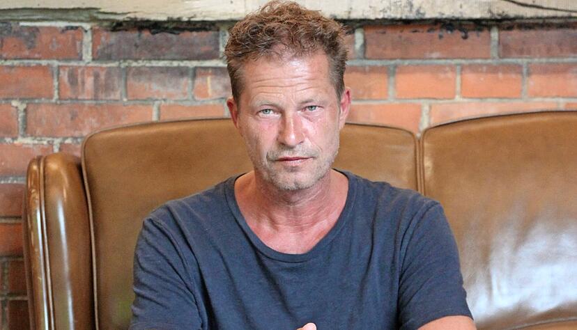 "Es hat mich zutiefst emotional bewegt, ich habe mehrfach geweint", sagt Til Schweiger &uuml;ber den Roman "Kurt" von Moderatorin und Schriftstellerin Sarah Kuttner, der als Vorlage f&uuml;r seinen neuen Film diente. 
Foto: Ranjo Doering