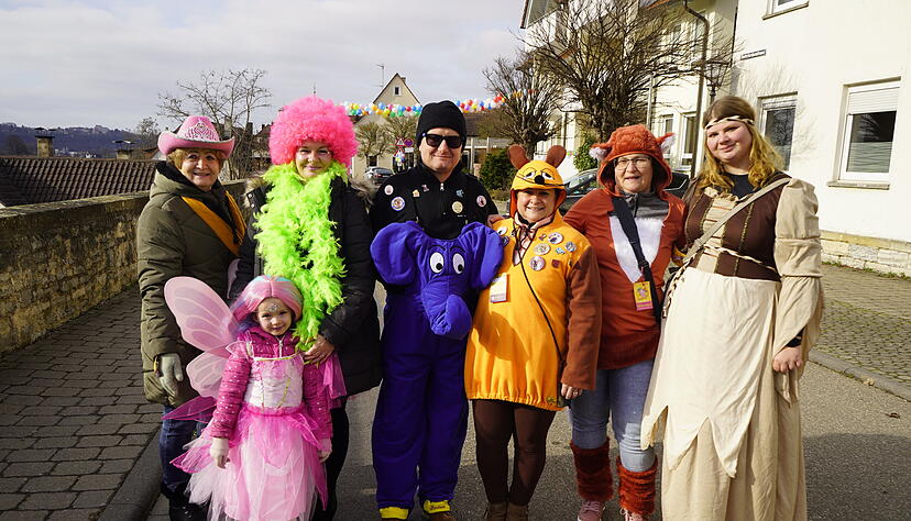 900 Teilnehmer ziehen beim Kinderumzug in Bad Friedrichshall durch die Stadt