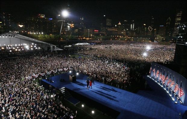 Barack Obama und seine Familie bei der Wahlparty im Grant Park in Chicago