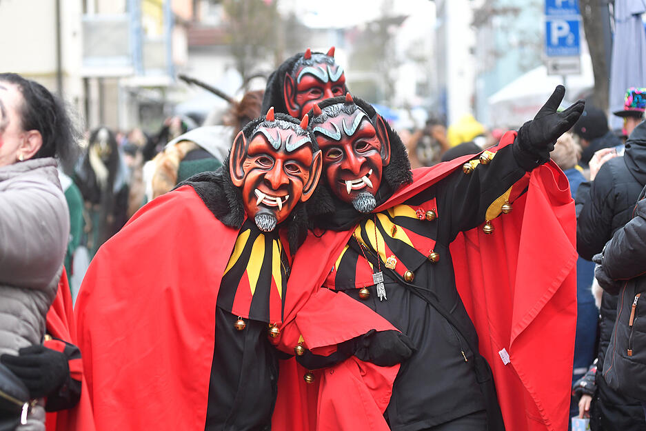 Aufw&auml;ndige Kost&uuml;me gab es beim Brackenheimer Faschingsumzug zu bestaunen. Zahlreiche Zuschauer s&auml;umten beim n&auml;rrischen Treiben die Stra&szlig;en.