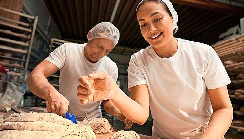 Immer mehr junge Frauen in Baden-Württemberg entscheiden sich für eine Ausbildung im Handwerk. Immer mehr junge Frauen in Baden-Württemberg entscheiden sich für eine Ausbildung im Handwerk.