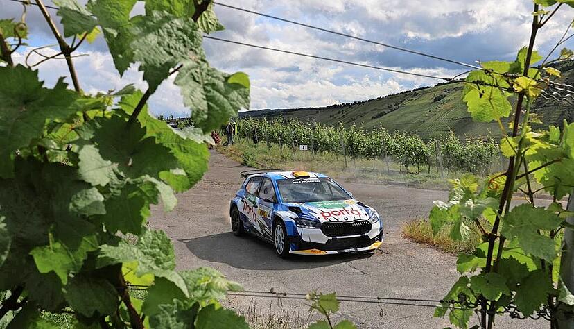 Dennis Rostek und Stefan Kopczyk legten am ersten Tag der Mittelrhein-Rallye in den Weinbergen den Grundstein für den Podestplatz.