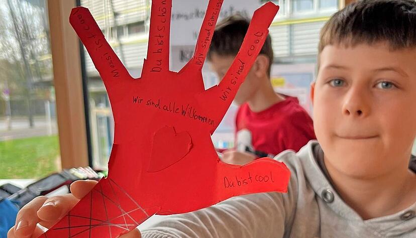 Positive Botschaften senden, auch mal zu sagen, wenn man die anderen cool findet, das &uuml;bten Sch&uuml;lerinnen und Sch&uuml;ler beim Demokratie-Tag an der Verbundschule in Bad Rappenau. Dabei ging es auch um ein gutes Miteinander.