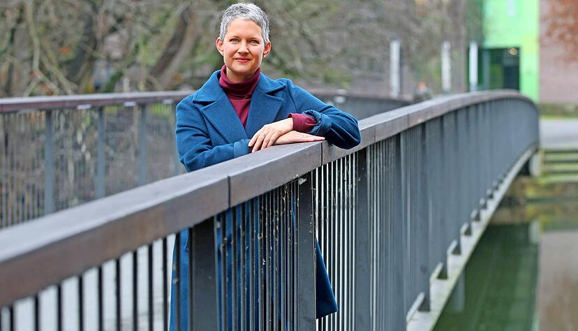 Annette Zanker-Belz ist Regionalleiterin des Paritätischen Wohlfahrtverband. Sie versteht sich selbst als Brückenbauerin und posiert fürs Foto auf der Adolf-Cluss-Brücke in Heilbronn. Annette Zanker-Belz ist Regionalleiterin des Paritätischen Wohlfahrtverband. Sie versteht sich selbst als Brückenbauerin und posiert fürs Foto auf der Adolf-Cluss-Brücke in Heilbronn.