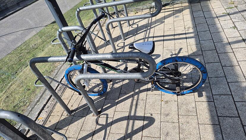 Das gestohlene BMX-Fahrrad entdeckt die Familie am Bahnhof Bretzfeld. Das gestohlene BMX-Fahrrad entdeckt die Familie am Bahnhof Bretzfeld.