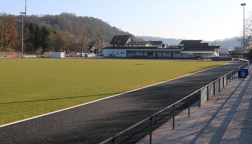 Blau oder Rot für die Laufbahn − das ist die Frage, die der Möckmühler Gemeinderat im März klären wird.
Foto: Ute Plückthun Blau oder Rot für die Laufbahn − das ist die Frage, die der Möckmühler Gemeinderat im März klären wird.
Foto: Ute Plückthun