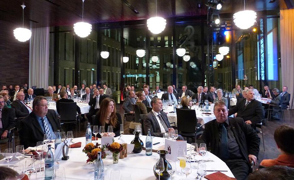 Ehrenpreisverleihung im neuen Abraham-Gumbel-Saal des Heilbronner Bankhauses. Ehrenpreisverleihung im neuen Abraham-Gumbel-Saal des Heilbronner Bankhauses.