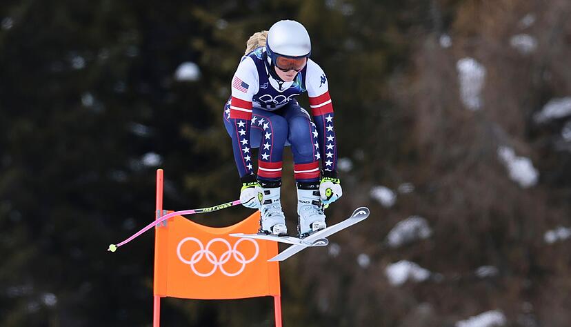 Lindsey Vonn zeigt trotz maladen Knies eine ansprechender Trainingsfahrt in Cortina.