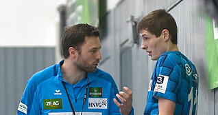 TSB-Trainer Oliver He&szlig; im Gespr&auml;ch mit Niklas Roth, der zuletzt beim Heimsieg gegen die HSG Konstanz einen ganz starken Eindruck hinterlassen hat.