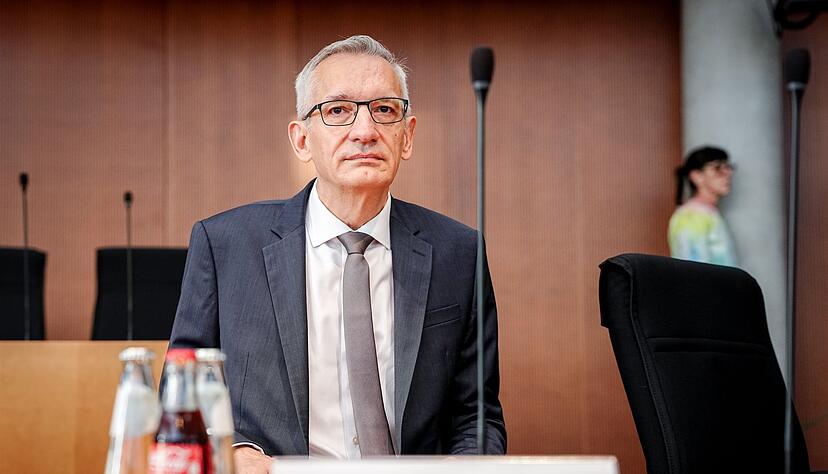 BND-Präsident Martin Jäger warnt vor einer Eskalation mit Russland: «Wir stehen schon heute im Feuer.» BND-Präsident Martin Jäger warnt vor einer Eskalation mit Russland: «Wir stehen schon heute im Feuer.»