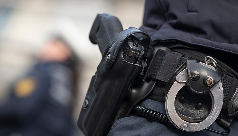 Bei einem Polizeieinsatz ist ein Schuss gefallen. (Symbolbild)
