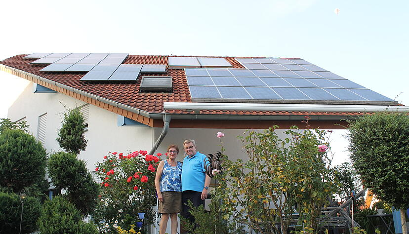 Photovoltaikmodule, Solarthermie und eine Zisterne: Herbert und Birgid Windisch schonen aktiv und bewusst die Umwelt. Und haben viel Spaß dabei. Foto: Elfi Hofmann Photovoltaikmodule, Solarthermie und eine Zisterne: Herbert und Birgid Windisch schonen aktiv und bewusst die Umwelt. Und haben viel Spaß dabei. Foto: Elfi Hofmann