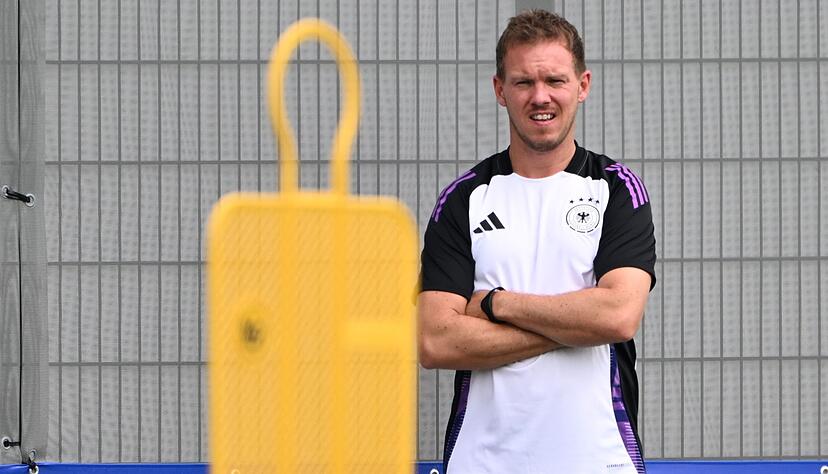 Bundestrainer Julian Nagelsmann leitet das Mannschaftstraining.
