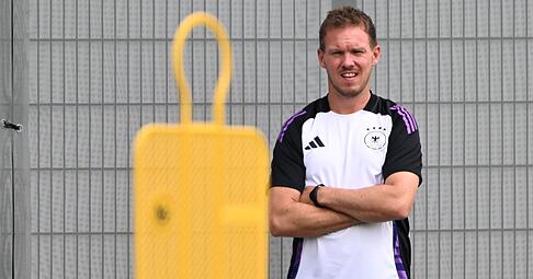 Bundestrainer Julian Nagelsmann leitet das Mannschaftstraining.