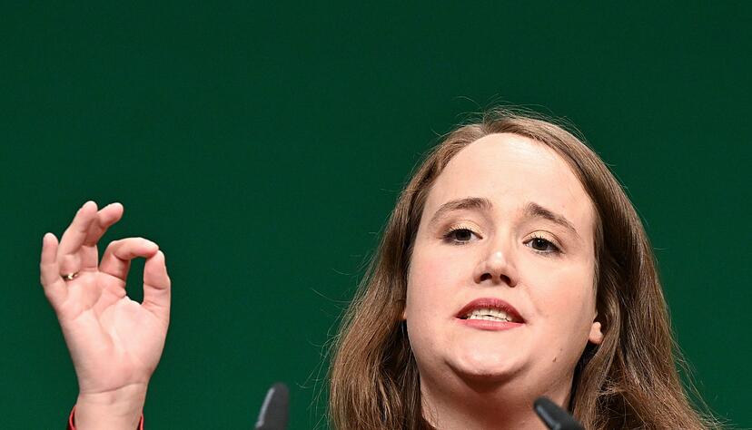 Die frühere Bundesvorsitzende der Grünen, Ricarda Lang, hat in ihrem Wahlkreis eine klare Niederlage bei der Bundestagswahl hinnehmen müssen.(Archivbild) Die frühere Bundesvorsitzende der Grünen, Ricarda Lang, hat in ihrem Wahlkreis eine klare Niederlage bei der Bundestagswahl hinnehmen müssen.(Archivbild)