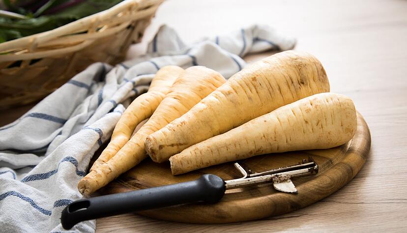Als Süppchen, Gratin oder Püree: Die Pastinake punktet mit einem leicht nussigen, würzigen Geschmack. Als Süppchen, Gratin oder Püree: Die Pastinake punktet mit einem leicht nussigen, würzigen Geschmack.