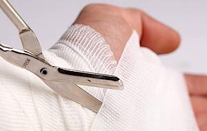 1873: Steriler Wundverband, erfunden von Victor von Bruns