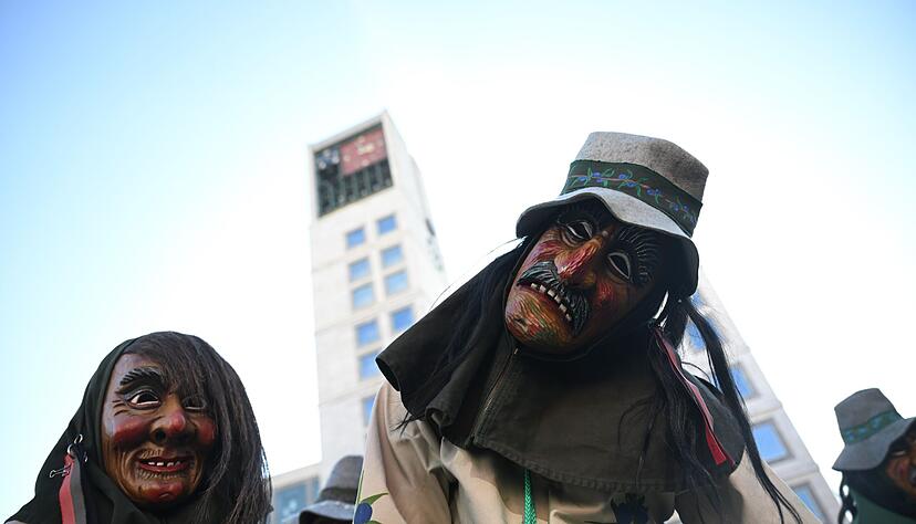 Der Umzug startete mit 20 Minuten Versp&auml;tung.