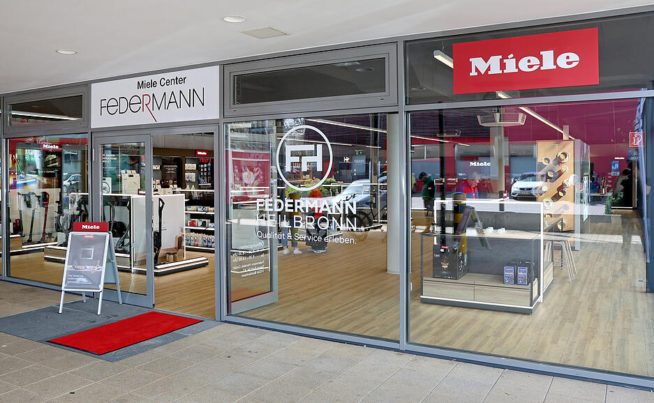 April: Das Miele-Center-Federmann ist von der Heilbronner Allee in den ehemaligen Standort des Schuhgeschäfts Reno im City-Center-Süd in der Werderstraße umgezogen.